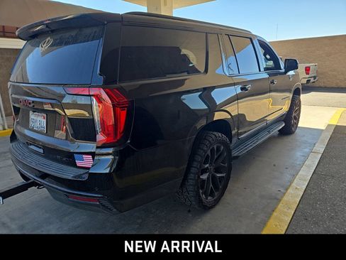 Certified 2022 GMC Yukon XL SLT w/ SLT Premium Package AWD/4WD image 4