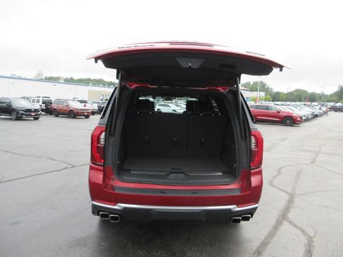 Certified 2025 GMC Yukon Denali w/ Denali Reserve Package AWD/4WD image 8