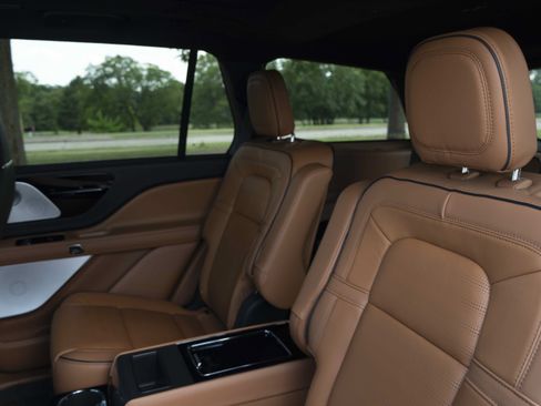 Used 2025 Lincoln Aviator Black Label AWD/4WD image 17