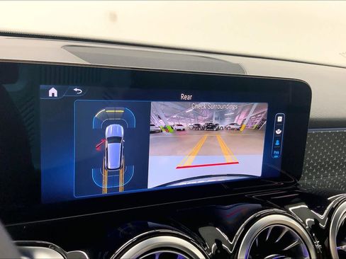 Used 2025 Mercedes-Benz GLB 250 image 24