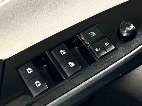 Used 2018 Toyota Prius Two w/ Prius Two Safety Plus Package image 28