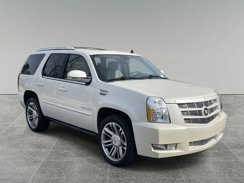 Used 2014 Cadillac Escalade Premium image 7