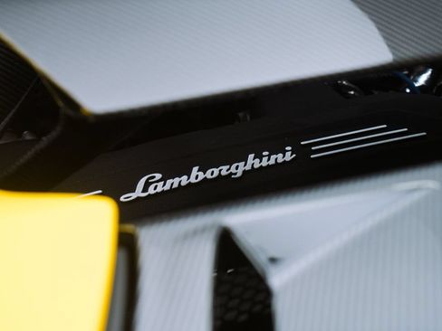 Used 2024 Lamborghini Revuelto AWD/4WD image 31