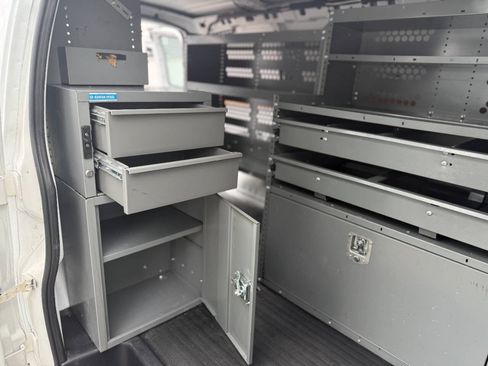 Used 2013 Chevrolet Express 2500 RWD image 9
