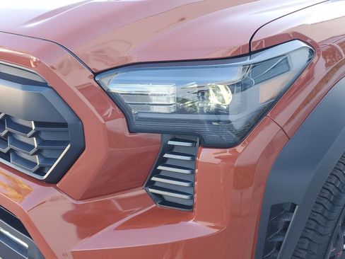 Used 2025 Toyota Tacoma TRD Off-Road image 10