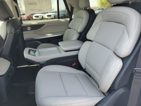New 2026 Lincoln Navigator Reserve AWD/4WD image 29