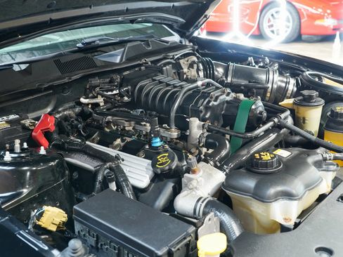 Used 2010 Ford Mustang Shelby GT500 RWD image 32