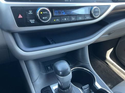 Used 2015 Toyota Highlander Limited AWD/4WD image 21