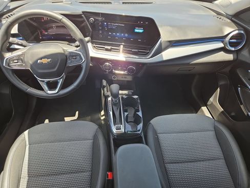 Used 2025 Chevrolet Trax LT w/ LT Convenience Package FWD image 25