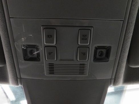 Used 2024 Volkswagen Tiguan S image 31