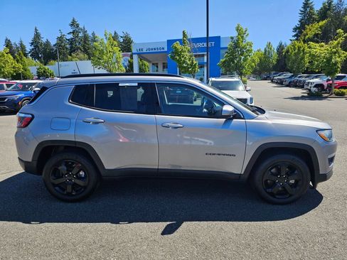 Used 2020 Jeep Compass Latitude FWD image 4