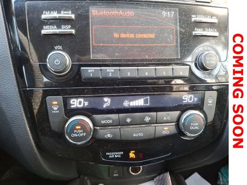 Used 2016 Nissan Rogue SV image 8