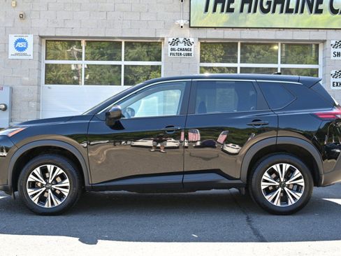 Used 2023 Nissan Rogue SV FWD image 2