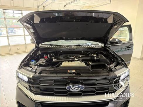 Certified 2025 Ford Expedition Platinum w/ Driver's Package AWD/4WD image 28