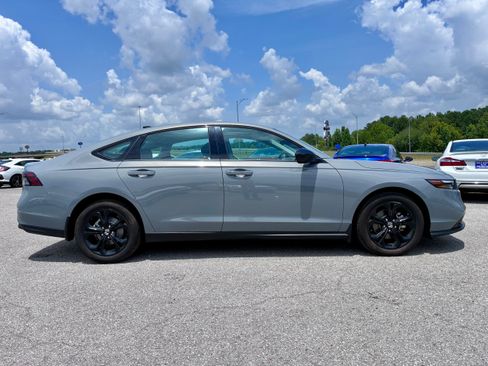 Used 2025 Honda Accord SE image 1