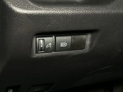 Used 2025 Toyota RAV4 XLE AWD/4WD image 17