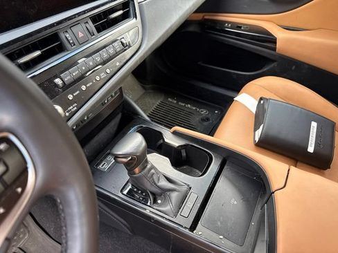 Used 2024 Lexus ES 350 w/ Premium Package FWD image 9