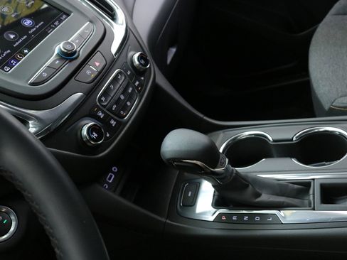 Used 2023 Chevrolet Equinox LT image 21