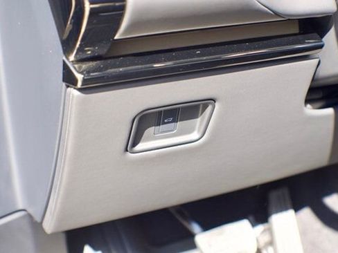 Used 2024 Land Rover Range Rover Sport SE image 34