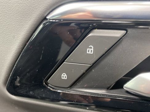 Certified 2025 Chevrolet Suburban High Country image 27