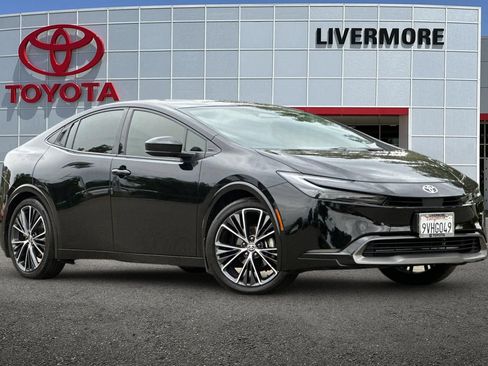 Used 2026 Toyota Prius LE FWD image 2