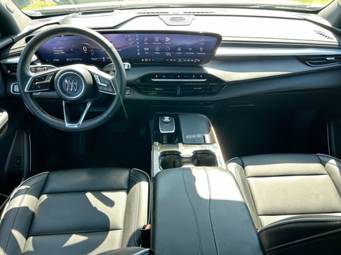 Used 2025 Buick Enclave Avenir image 18