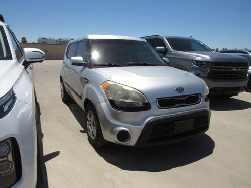 Used 2012 Kia Soul FWD image 2