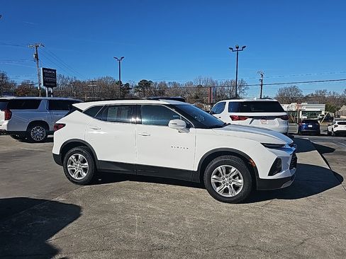 Used 2022 Chevrolet Blazer LT image 2