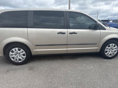 Used 2014 Dodge Grand Caravan American Value Package image 4