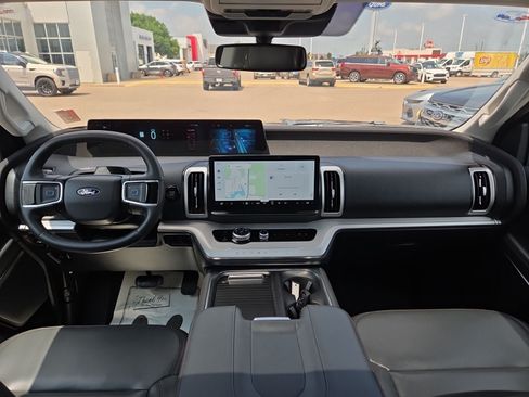 Certified 2025 Ford Expedition Active AWD/4WD image 36