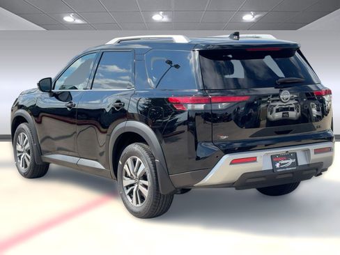 New 2025 Nissan Pathfinder SL image 3