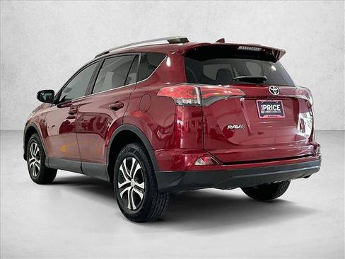 Used 2018 Toyota RAV4 LE FWD image 13