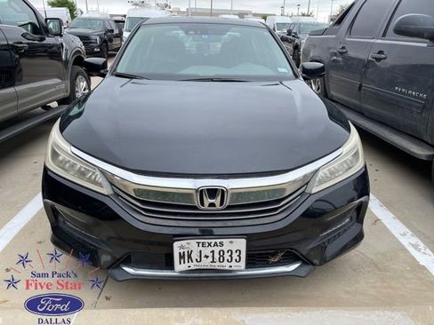 Used 2017 Honda Accord Touring image 1