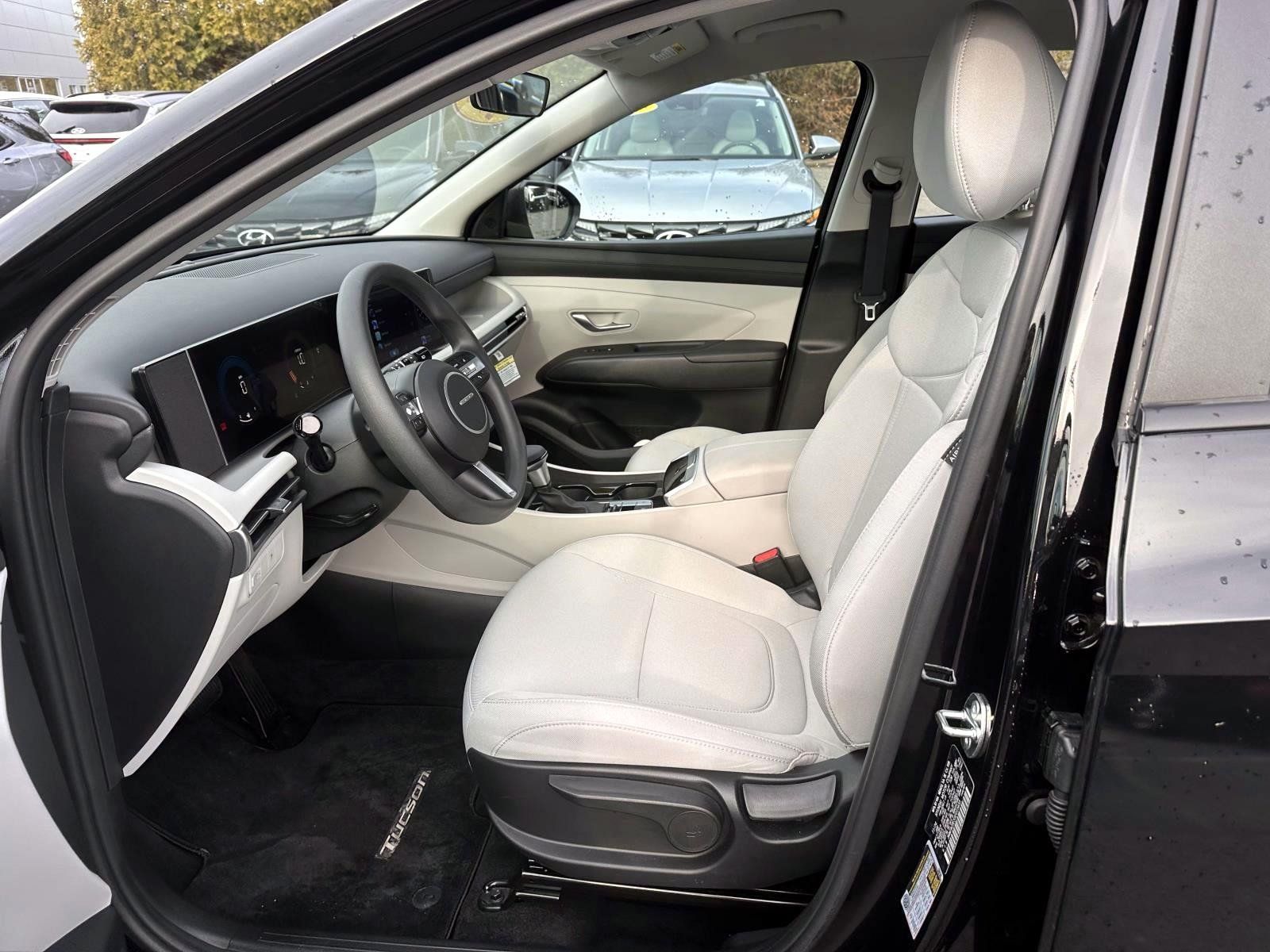Used 2025 Hyundai Tucson SE AWD/4WD image 11