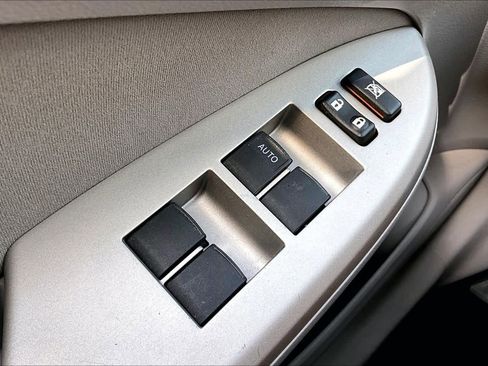 Used 2010 Toyota Corolla LE image 33