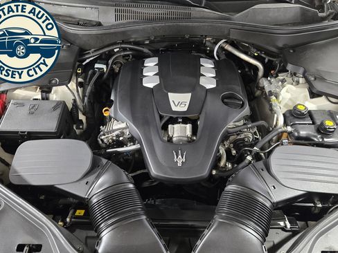Used 2019 Maserati Levante GranLusso AWD/4WD image 42