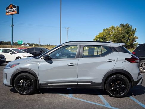 Used 2021 Nissan Kicks SR w/ SR Premium Package FWD image 17