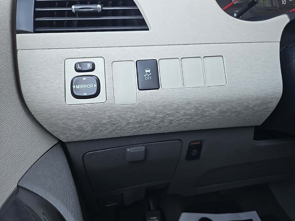Used 2013 Toyota Sienna LE FWD image 14