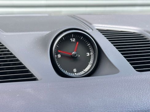 Used 2023 Porsche Cayenne Platinum Edition image 34