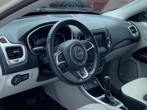Used 2019 Jeep Compass Latitude FWD image 12