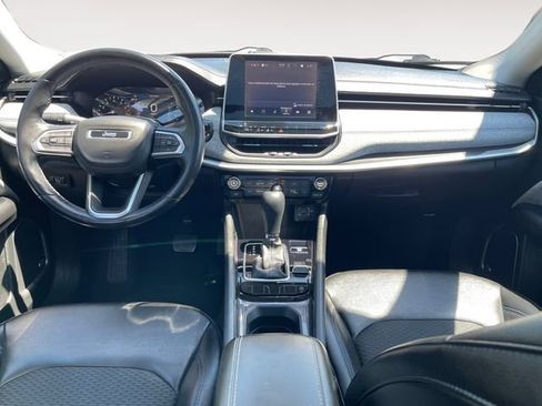 Used 2022 Jeep Compass Latitude w/ Sun and Sound Group AWD/4WD image 10