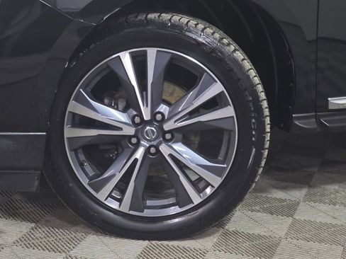 Used 2019 Nissan Pathfinder Platinum image 2