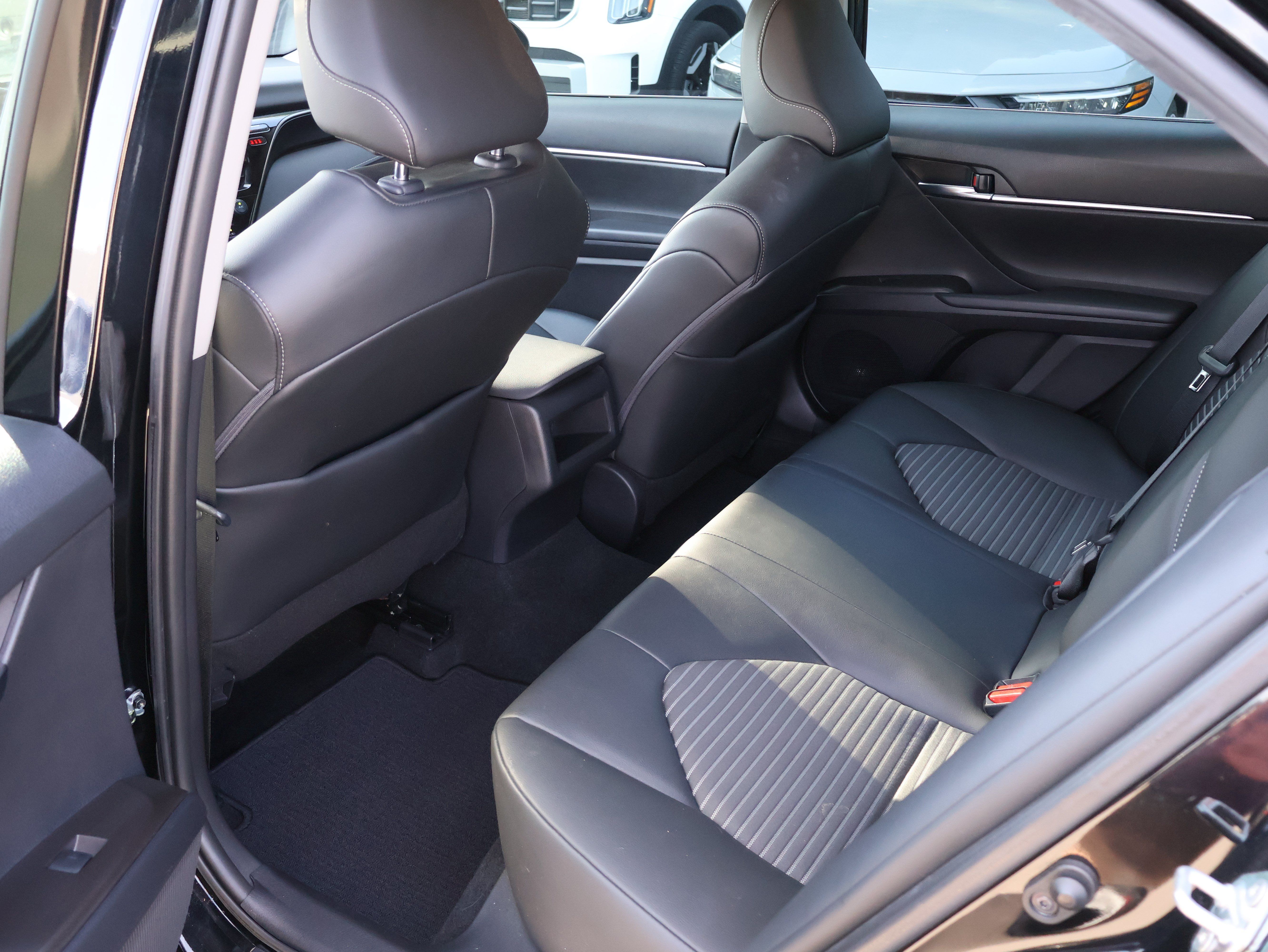 Used 2021 Toyota Camry SE FWD image 18