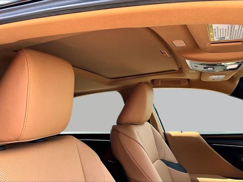 Used 2025 Lexus ES 350 w/ Premium Package FWD image 14