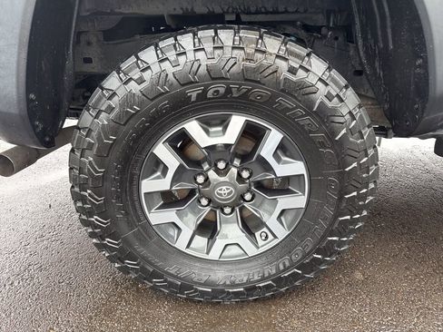 Used 2016 Toyota Tacoma TRD Off-Road w/ Towing Package image 9