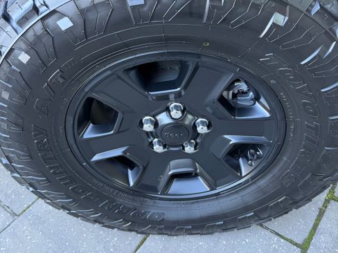 Used 2023 Jeep Gladiator Mojave w/ Cold Weather Group image 9