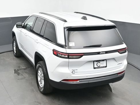 Used 2024 Jeep Grand Cherokee Laredo w/ Luxury Tech Group I AWD/4WD image 39