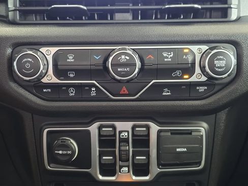 Used 2025 Jeep Wrangler Unlimited Sport AWD/4WD image 18