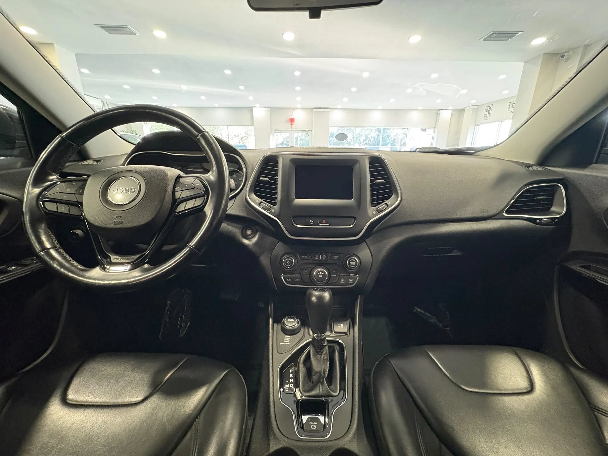 Used 2020 Jeep Cherokee Latitude Plus AWD/4WD image 17
