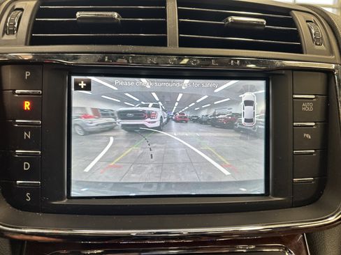 Used 2018 Lincoln Continental Reserve w/ Continental Climate Package image 19